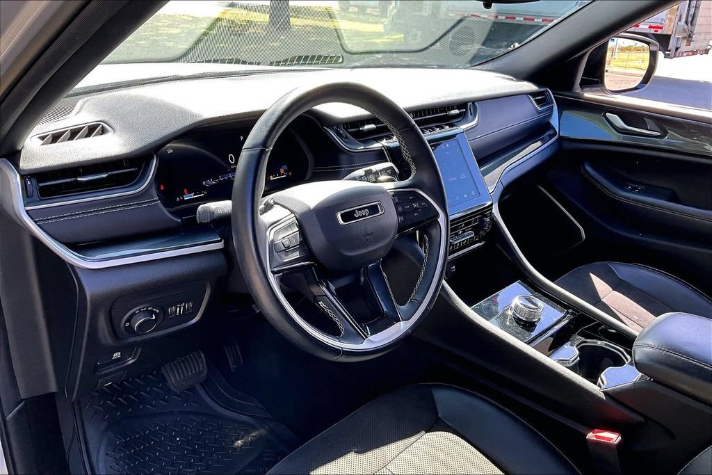 Used 2022 Jeep Grand Cherokee L Laredo RWD image 8