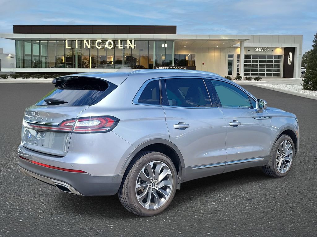 Used 2023 Lincoln Nautilus Reserve image 4