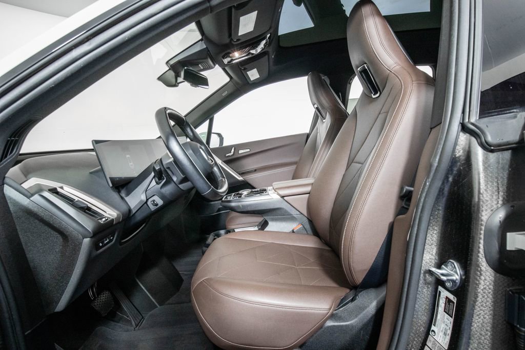 Used 2022 BMW iX xDrive50 w/ Premium Package image 8