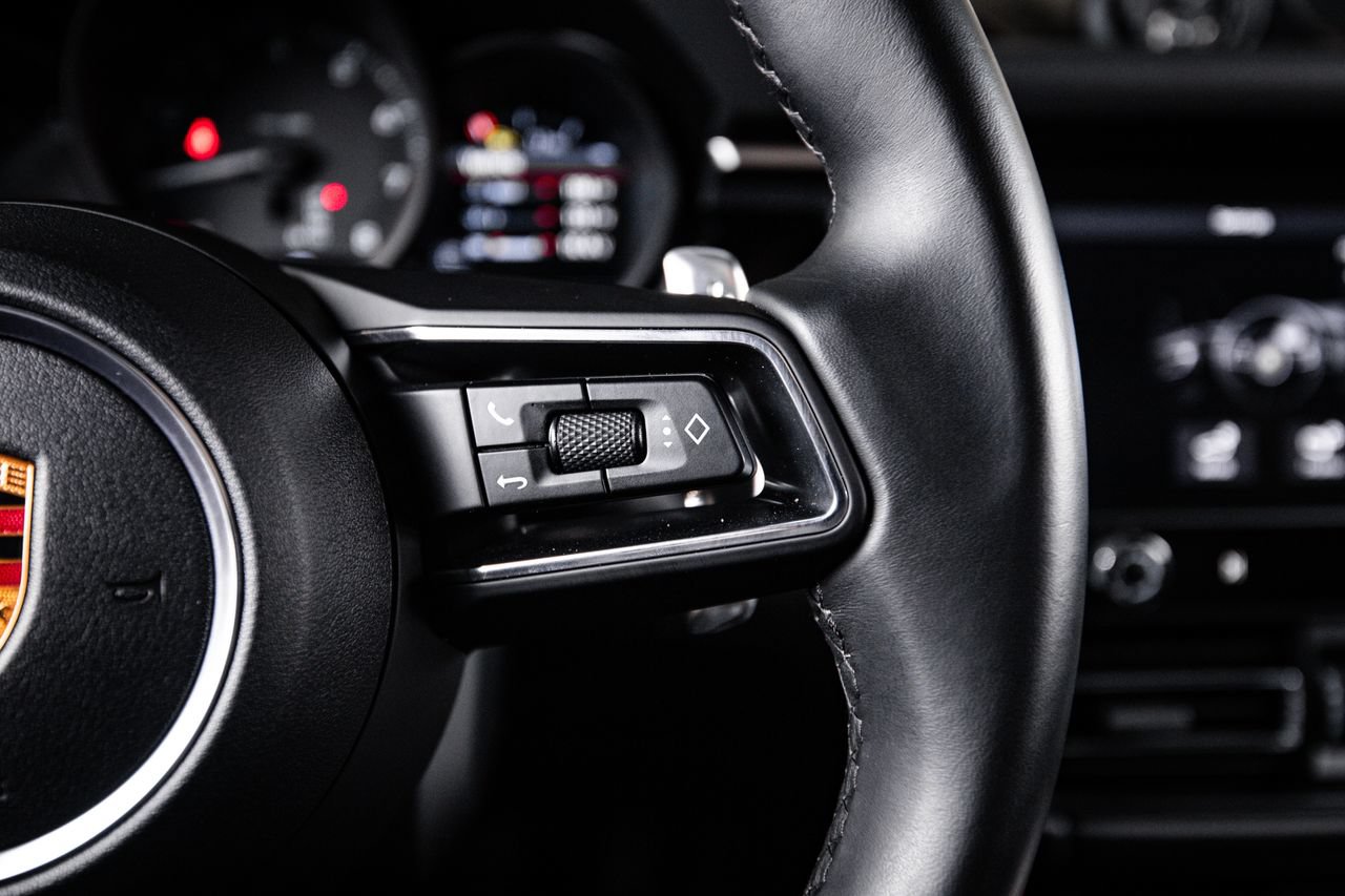 Certified 2022 Porsche Macan AWD/4WD image 16