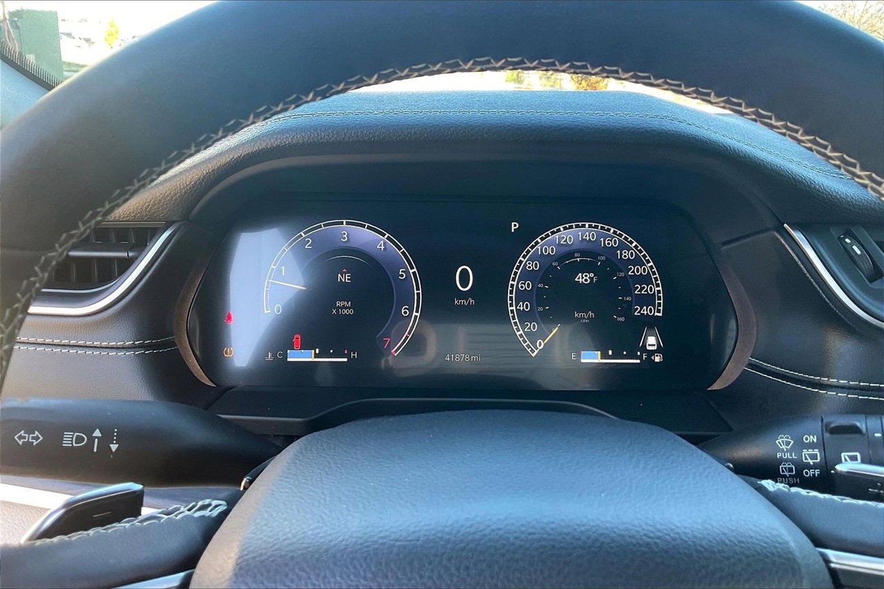 Used 2023 Jeep Grand Cherokee Limited w/ Black Appearance Package image 9