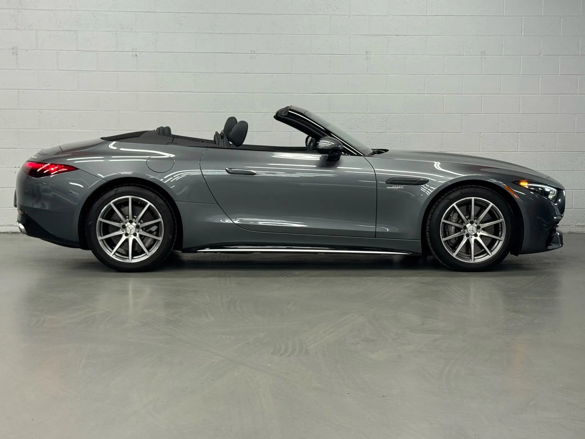 Used 2023 Mercedes-Benz SL 43 AMG w/ Driver Assistance Package image 11
