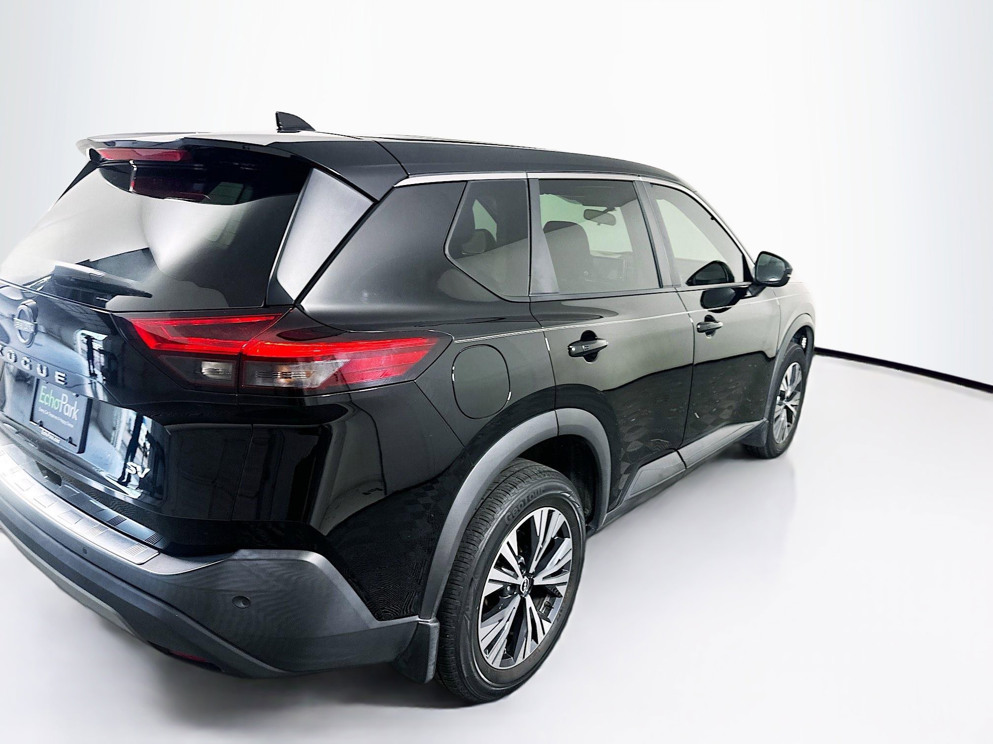 Used 2022 Nissan Rogue SV image 9