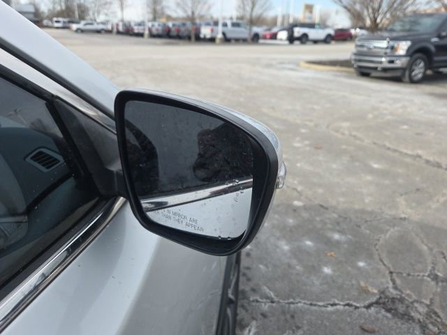 Used 2018 Nissan Rogue SL w/ Premium Package image 7