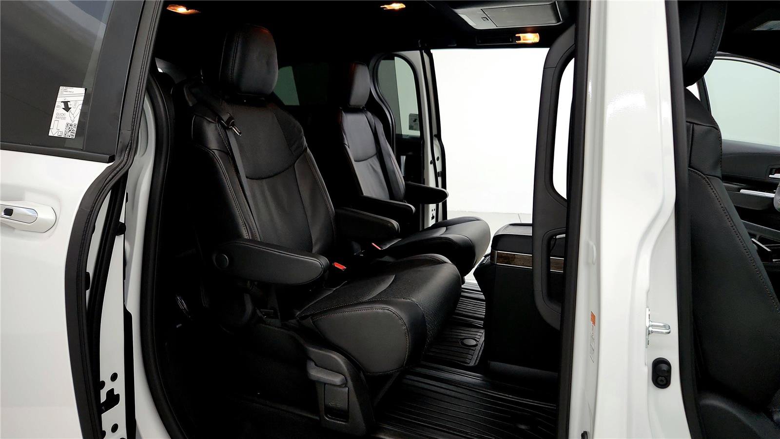 Used 2026 Toyota Sienna Platinum image 18