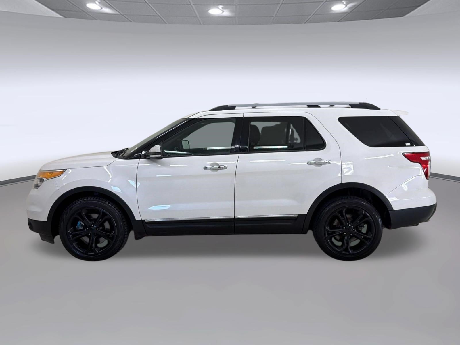Used 2014 Ford Explorer Limited w/ Equipment Group 301A AWD/4WD image 2