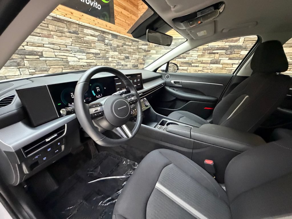 Used 2025 Hyundai Sonata SEL FWD image 10