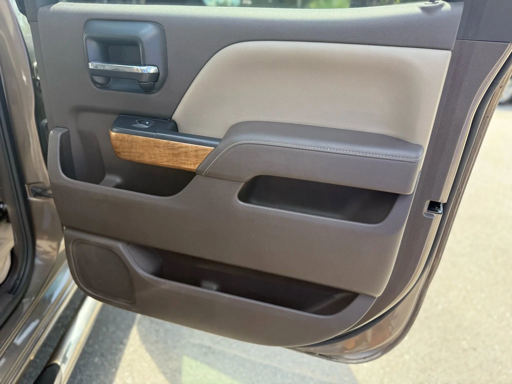 Used 2015 Chevrolet Silverado 2500 LTZ w/ LTZ Plus Package image 18