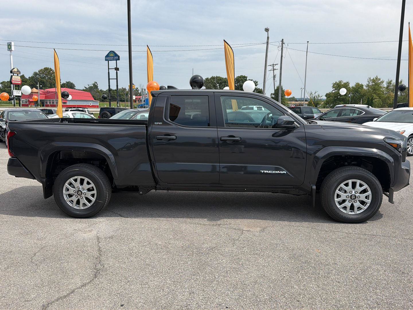 Used 2026 Toyota Tacoma SR5 AWD/4WD image 2