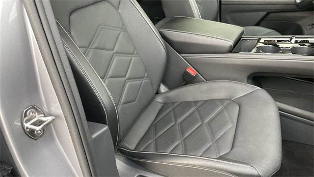 Used 2025 Volkswagen Atlas SE image 24