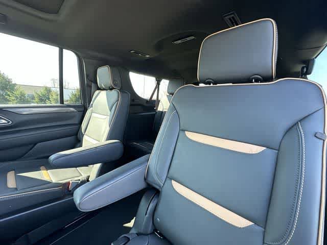 Used 2024 GMC Yukon XL AT4 w/ AT4 Premium Package image 17