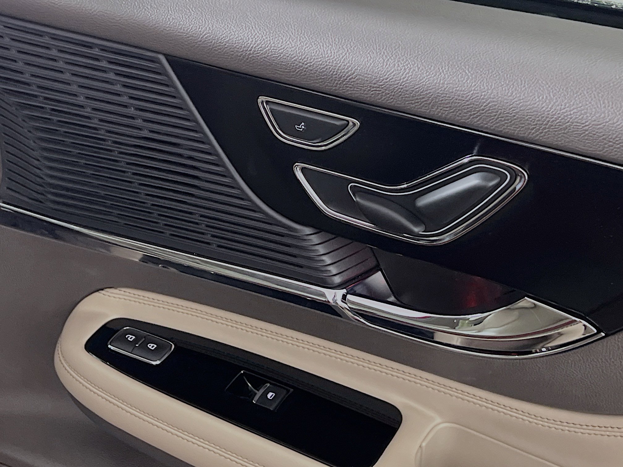 Used 2020 Lincoln Corsair FWD w/ Convenience Package image 32