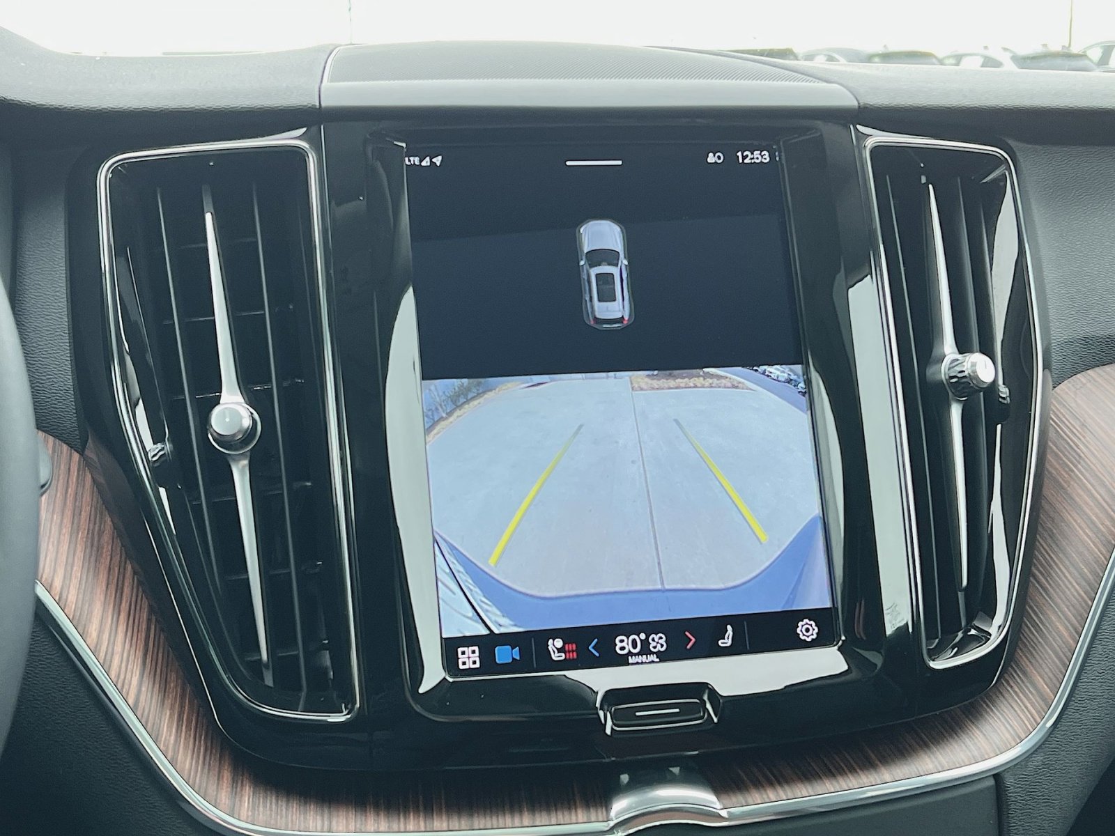 Certified 2023 Volvo XC60 B5 Plus w/ Climate Package image 19