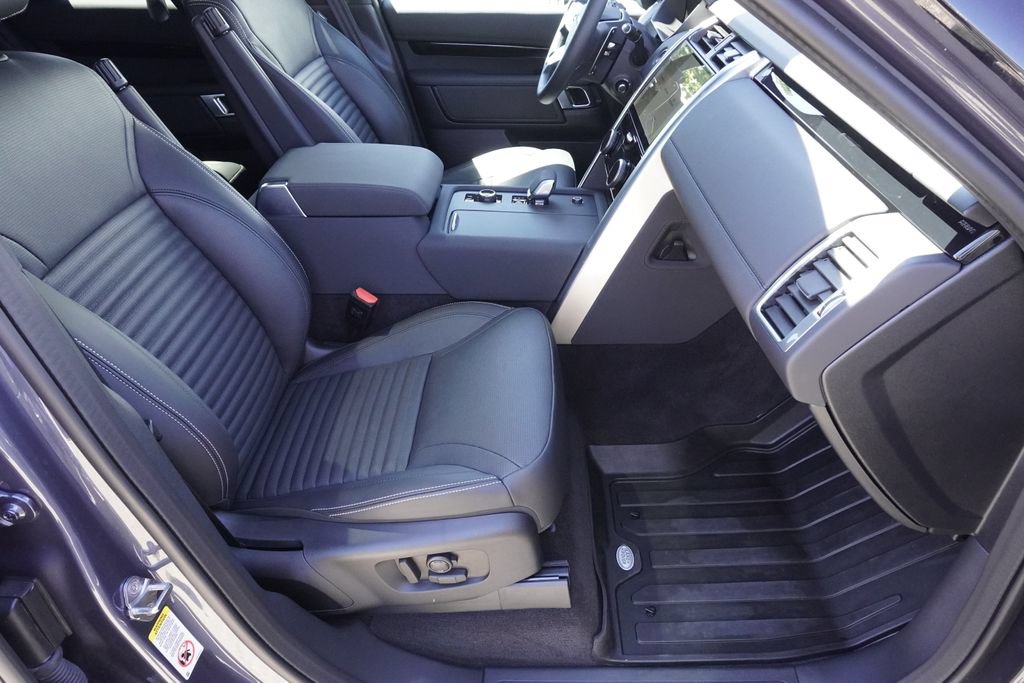 Used 2025 Land Rover Discovery S AWD/4WD image 23