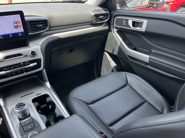 Used 2023 Ford Explorer XLT w/ Equipment Group 202A AWD/4WD image 15