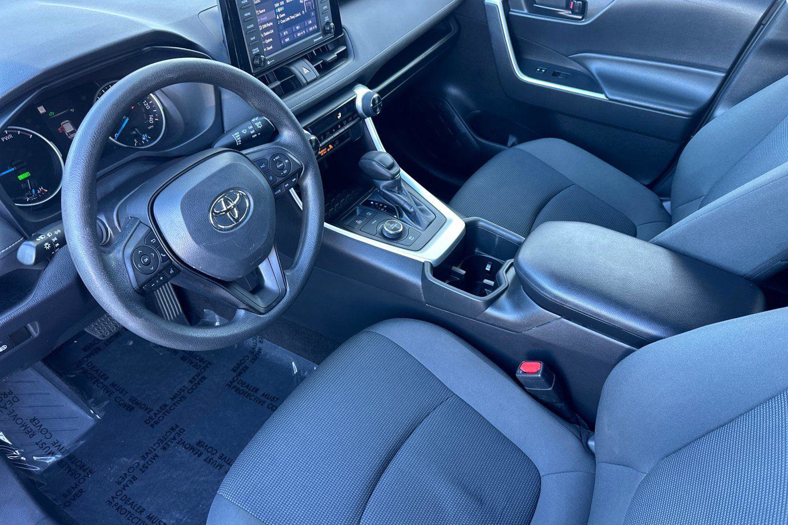 Used 2022 Toyota RAV4 LE image 9