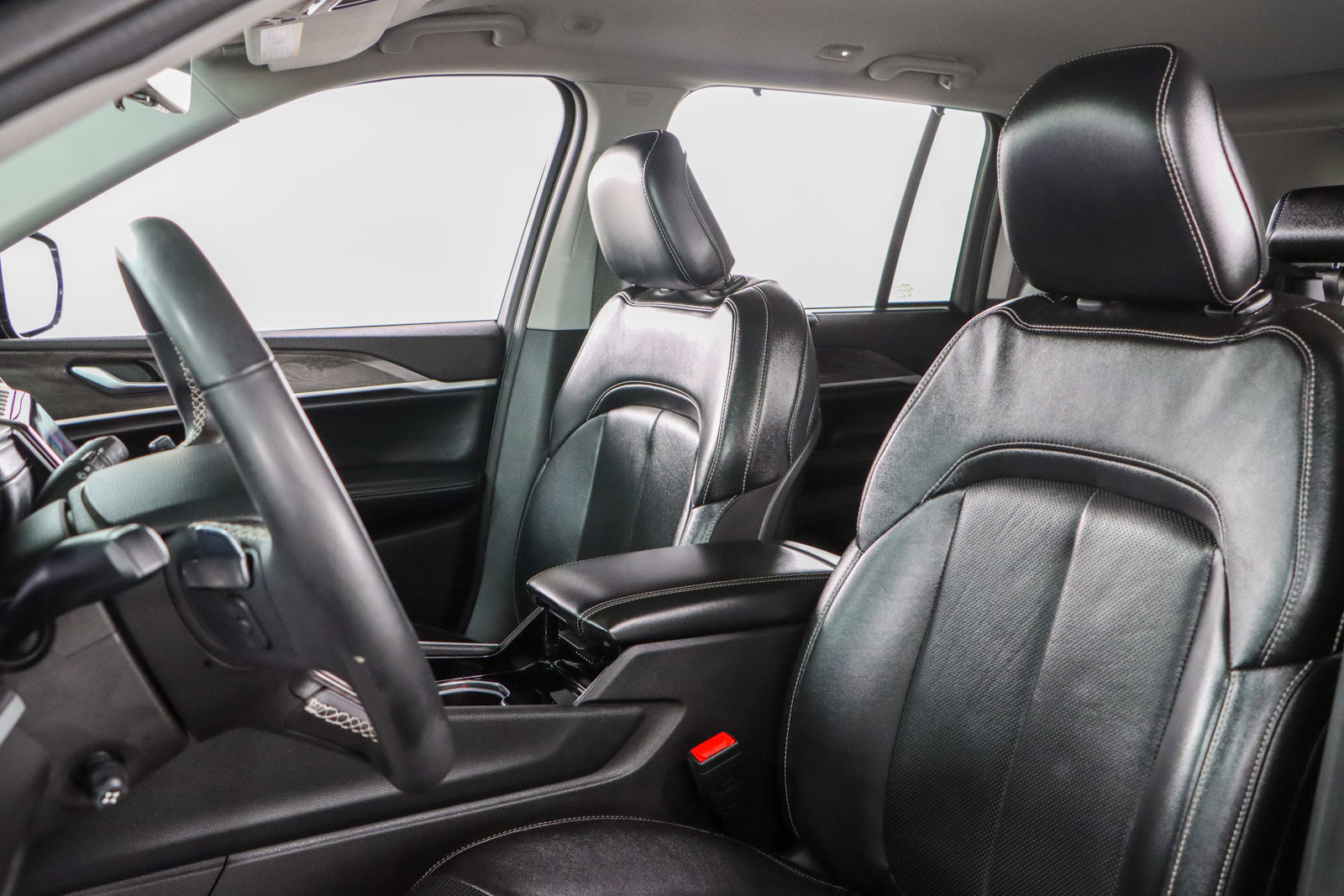 Used 2023 Jeep Grand Cherokee Limited w/ Luxury Tech Group II image 24