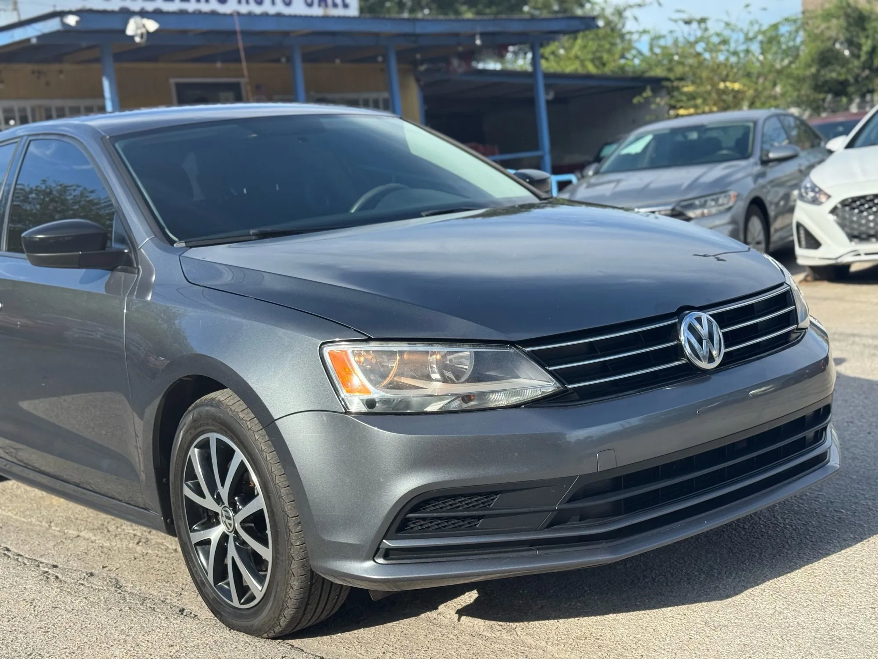 Used 2016 Volkswagen Jetta SE image 3