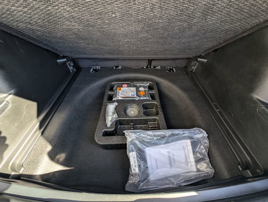 Used 2024 Jeep Compass Limited image 37