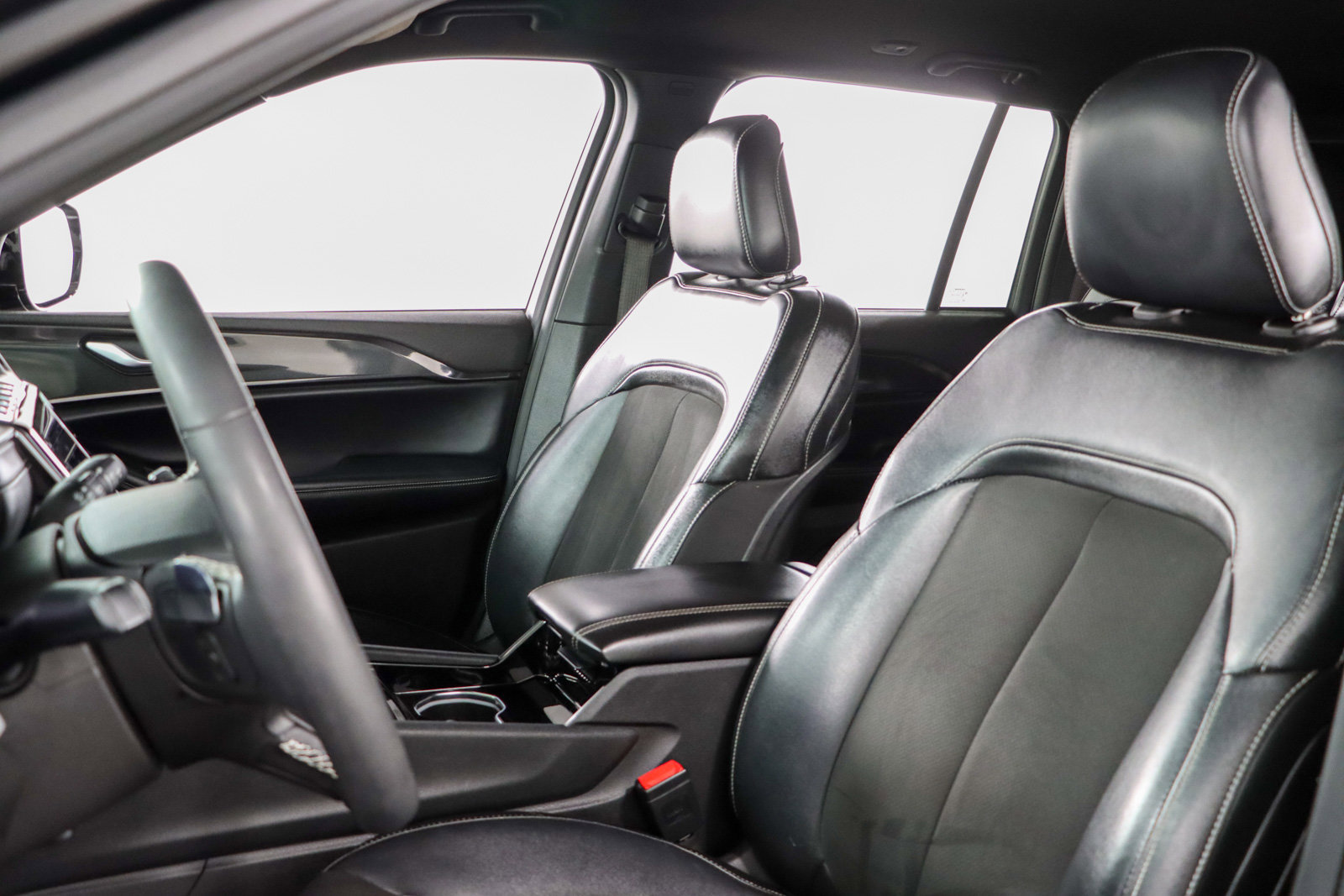 Used 2023 Jeep Grand Cherokee Altitude image 23