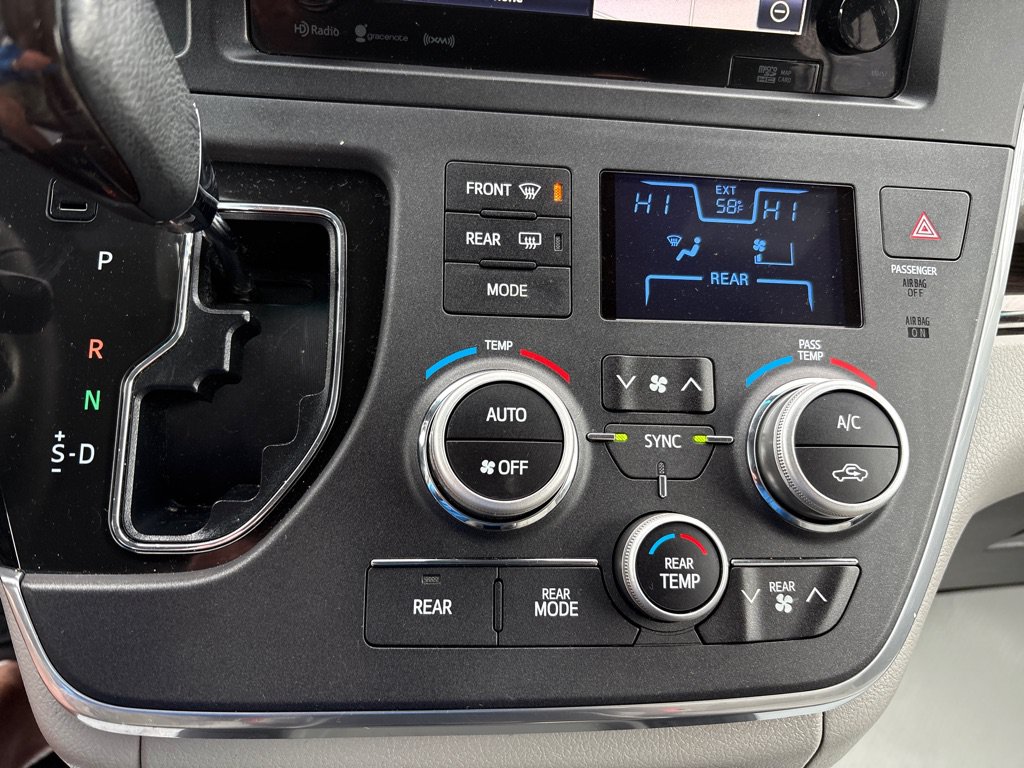 Used 2017 Toyota Sienna XLE Premium AWD/4WD image 17