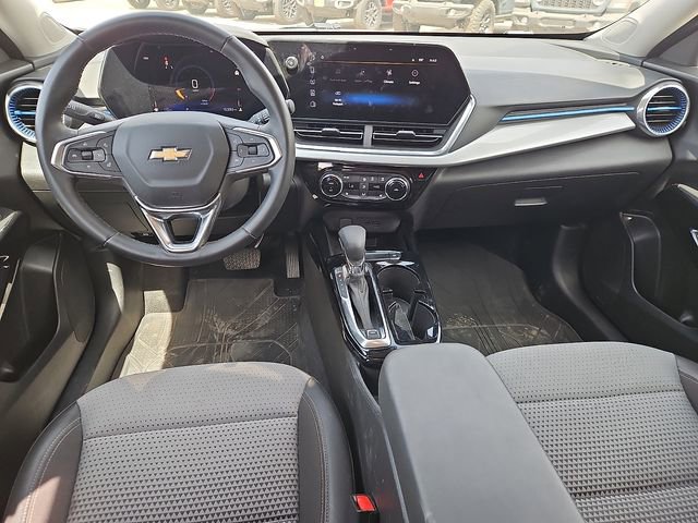 Used 2024 Chevrolet Trax LT w/ Sunroof Package image 12