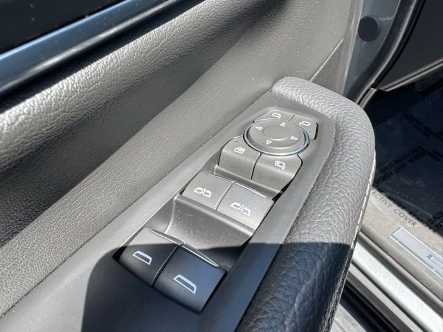 Used 2025 GMC Yukon Denali AWD/4WD image 24