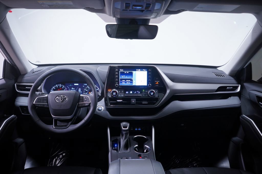 Used 2022 Toyota Highlander XLE image 10