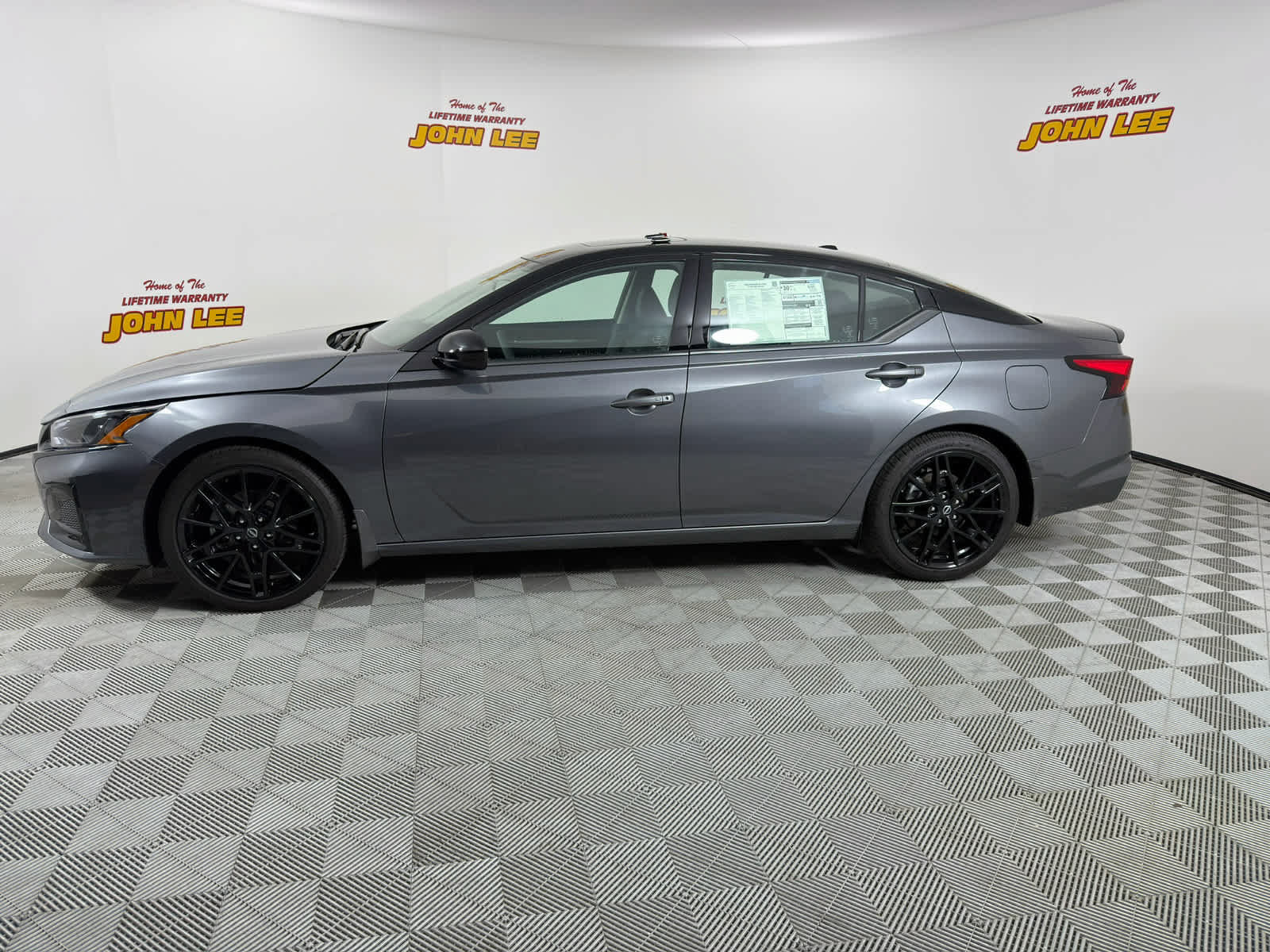 New 2026 Nissan Altima 2.5 SR w/ SR Midnight Edition Package FWD image 2