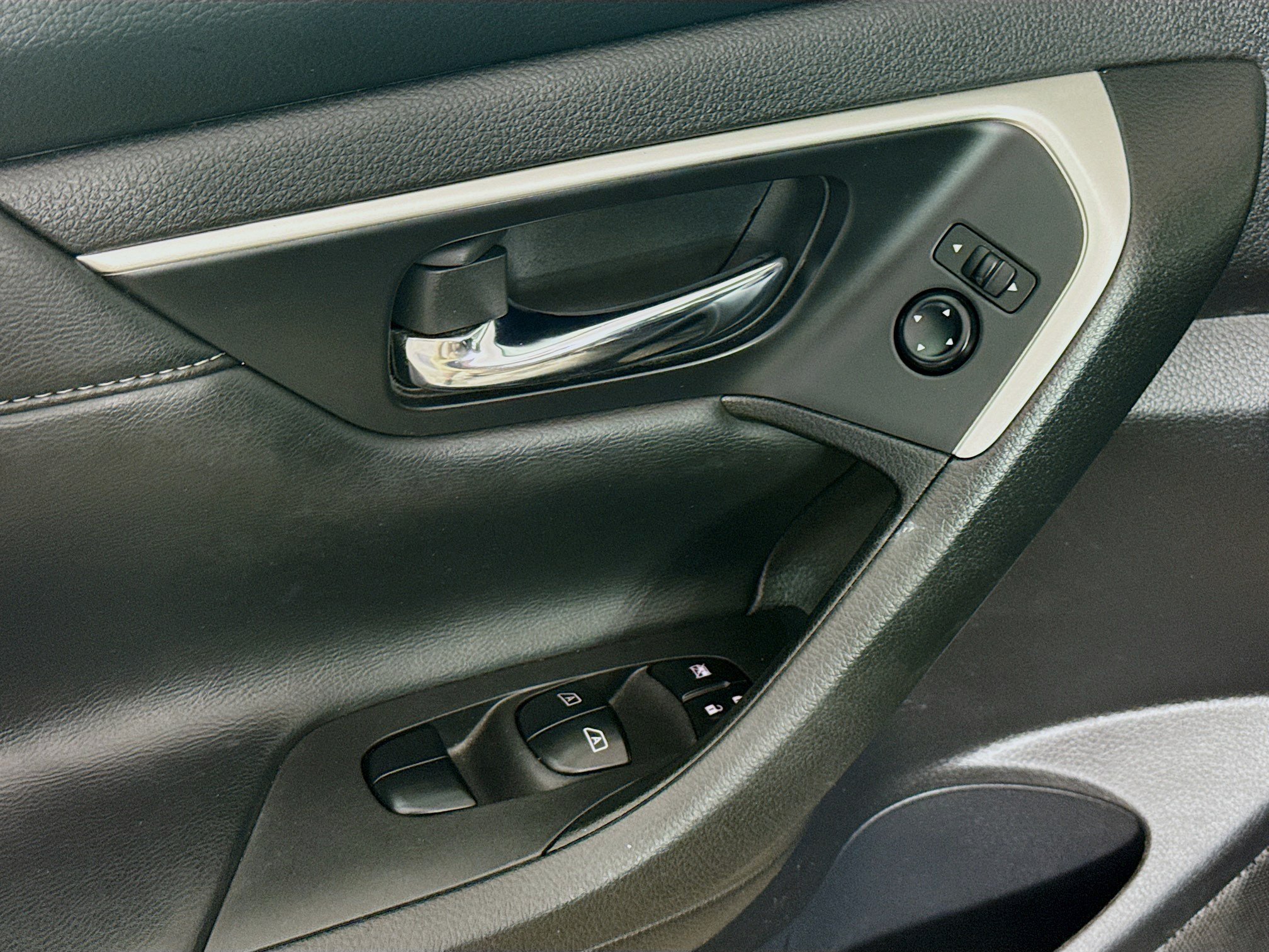 Used 2016 Nissan Altima 2.5 SL w/ Moonroof Package FWD image 24