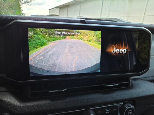 Used 2024 Jeep Wrangler Unlimited AWD/4WD image 35