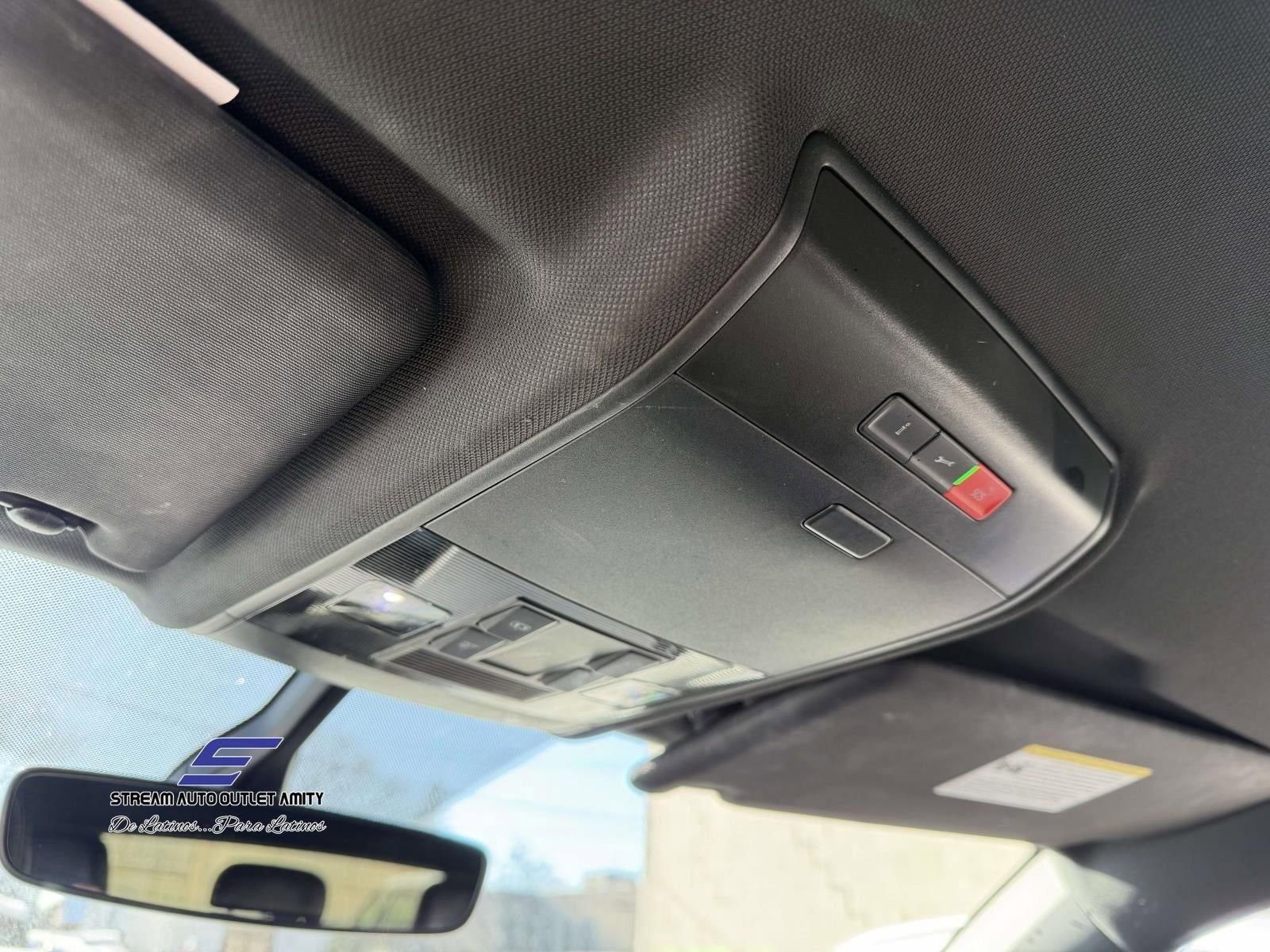 Used 2022 Volkswagen Atlas Cross Sport SE image 38