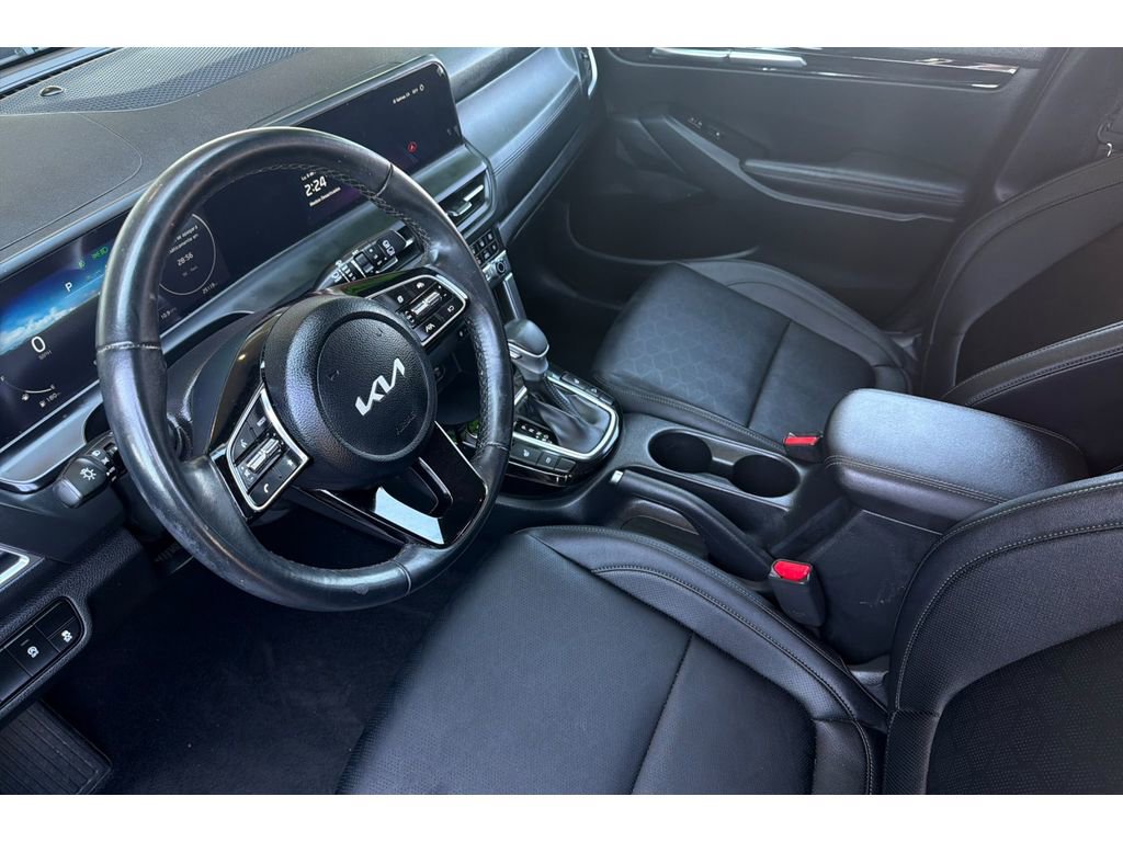 Used 2024 Kia Seltos EX image 10