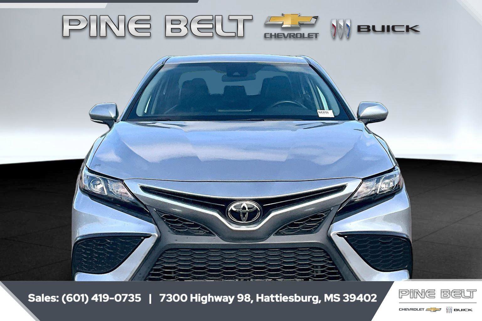 Used 2024 Toyota Camry SE image 3