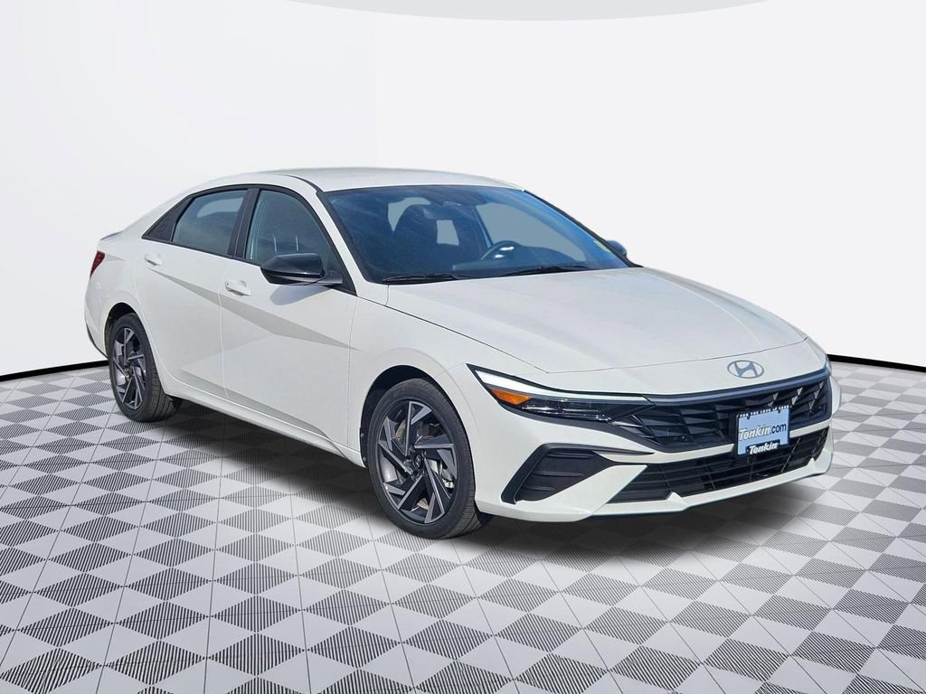 Certified 2025 Hyundai Elantra SEL image 8
