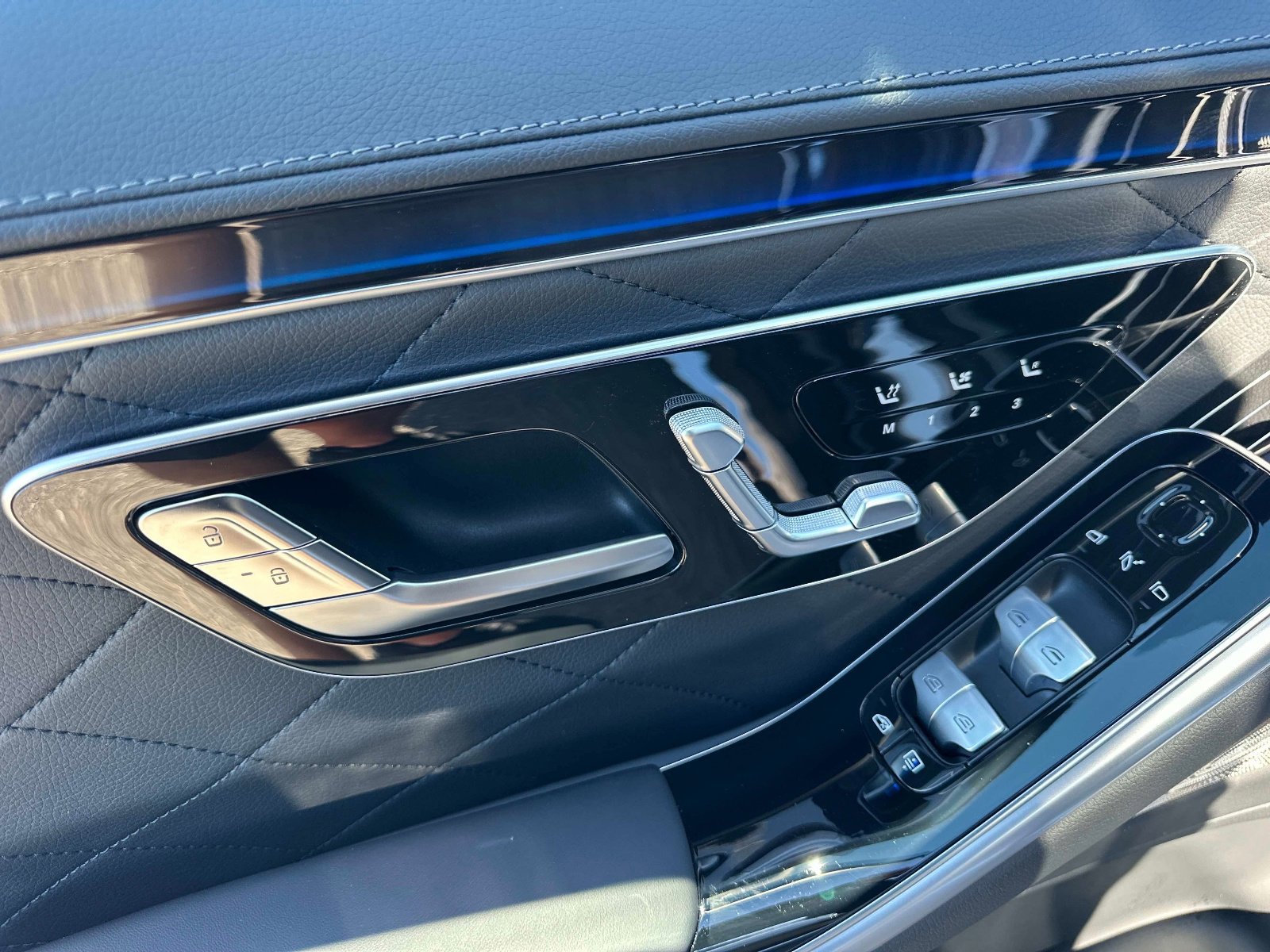 Certified 2025 Mercedes-Benz S 580 4MATIC Sedan image 17