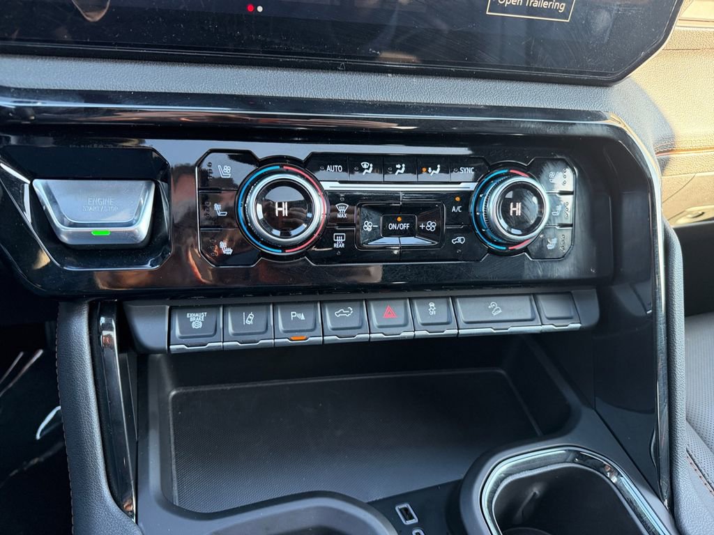 Used 2025 GMC Sierra 2500 AT4 w/ Technology Package image 20