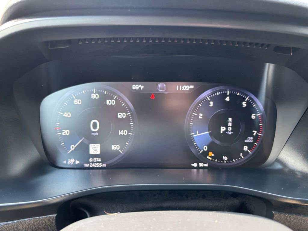 Used 2022 Volvo XC40 T5 R-Design AWD/4WD image 16