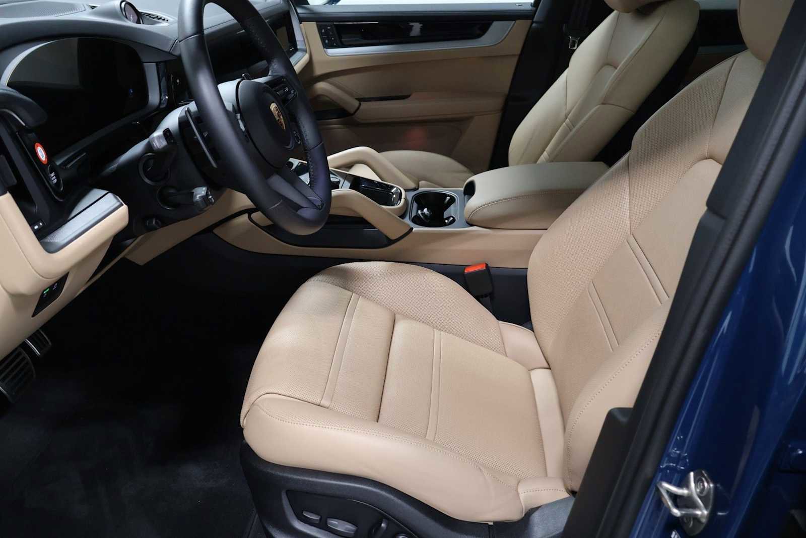 Certified 2026 Porsche Cayenne S AWD/4WD image 5