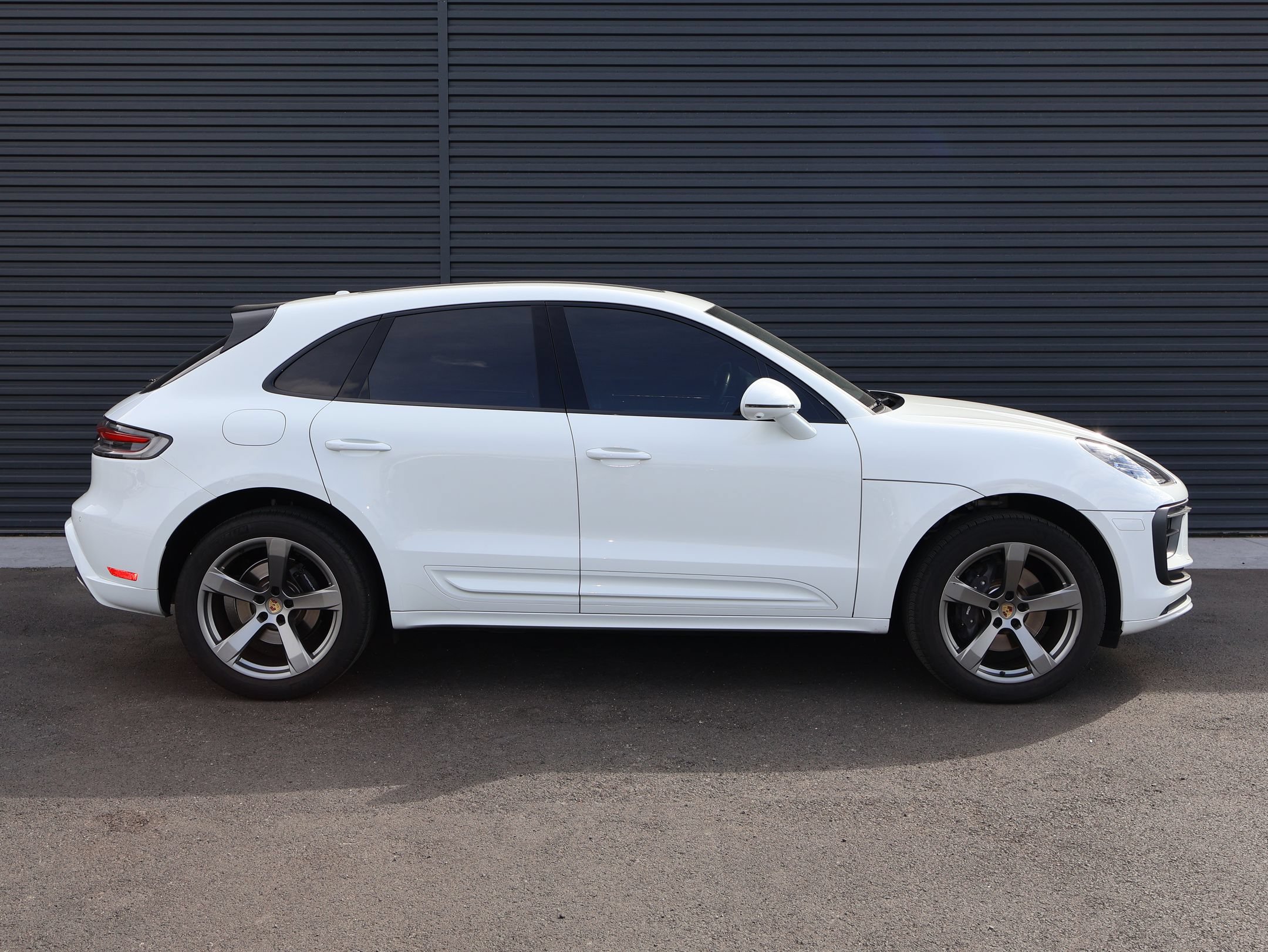 Certified 2023 Porsche Macan AWD/4WD image 9