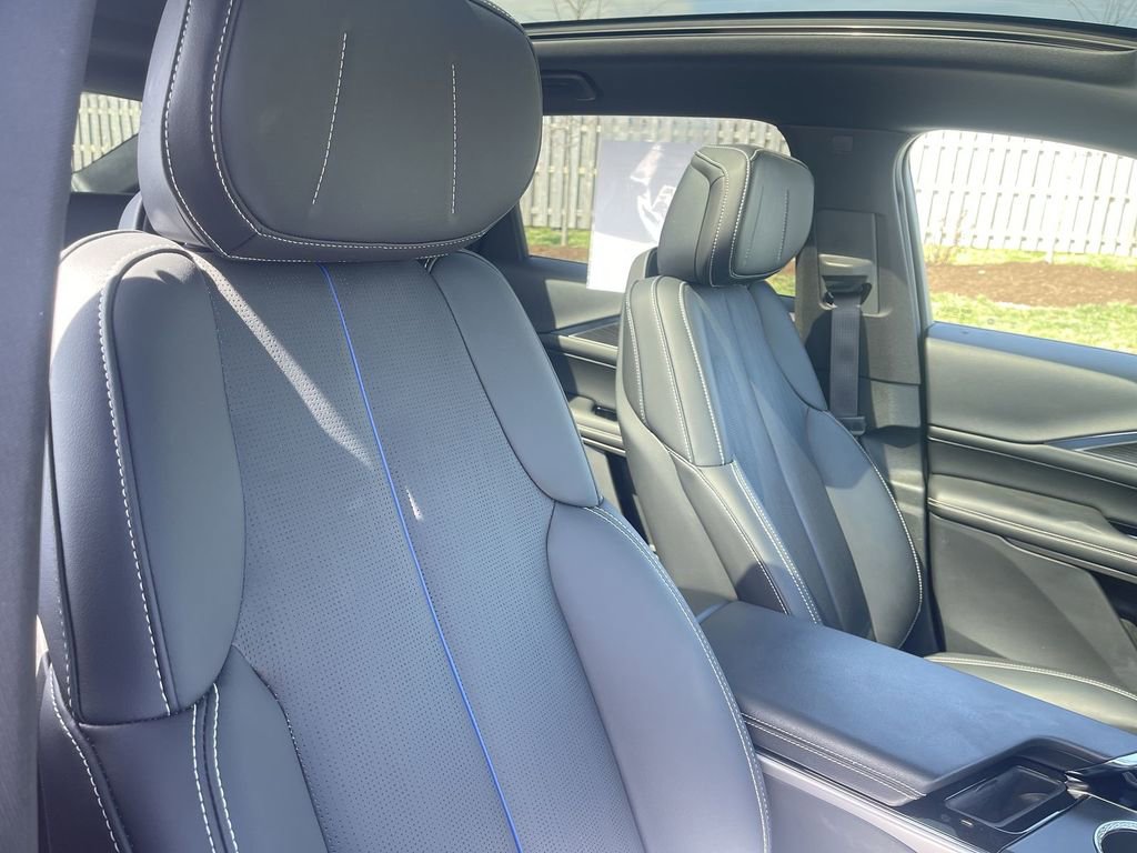 Certified 2024 Cadillac Lyriq Sport AWD/4WD image 40