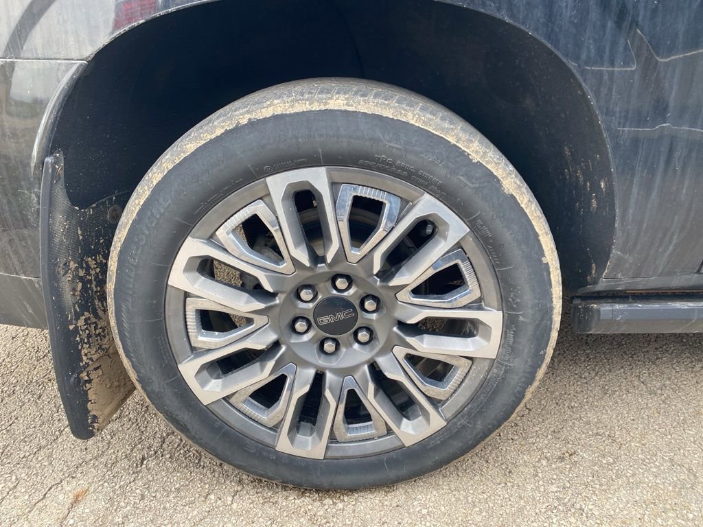 Used 2023 GMC Yukon XL Denali Ultimate image 9