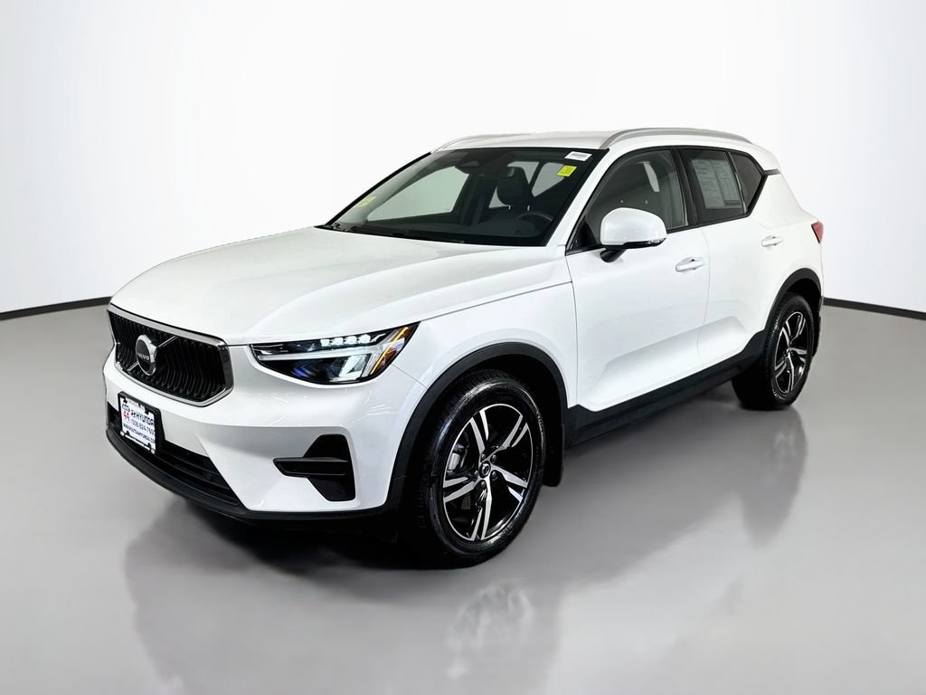 Used 2023 Volvo XC40 B5 Core w/ Convenience Package AWD/4WD image 2