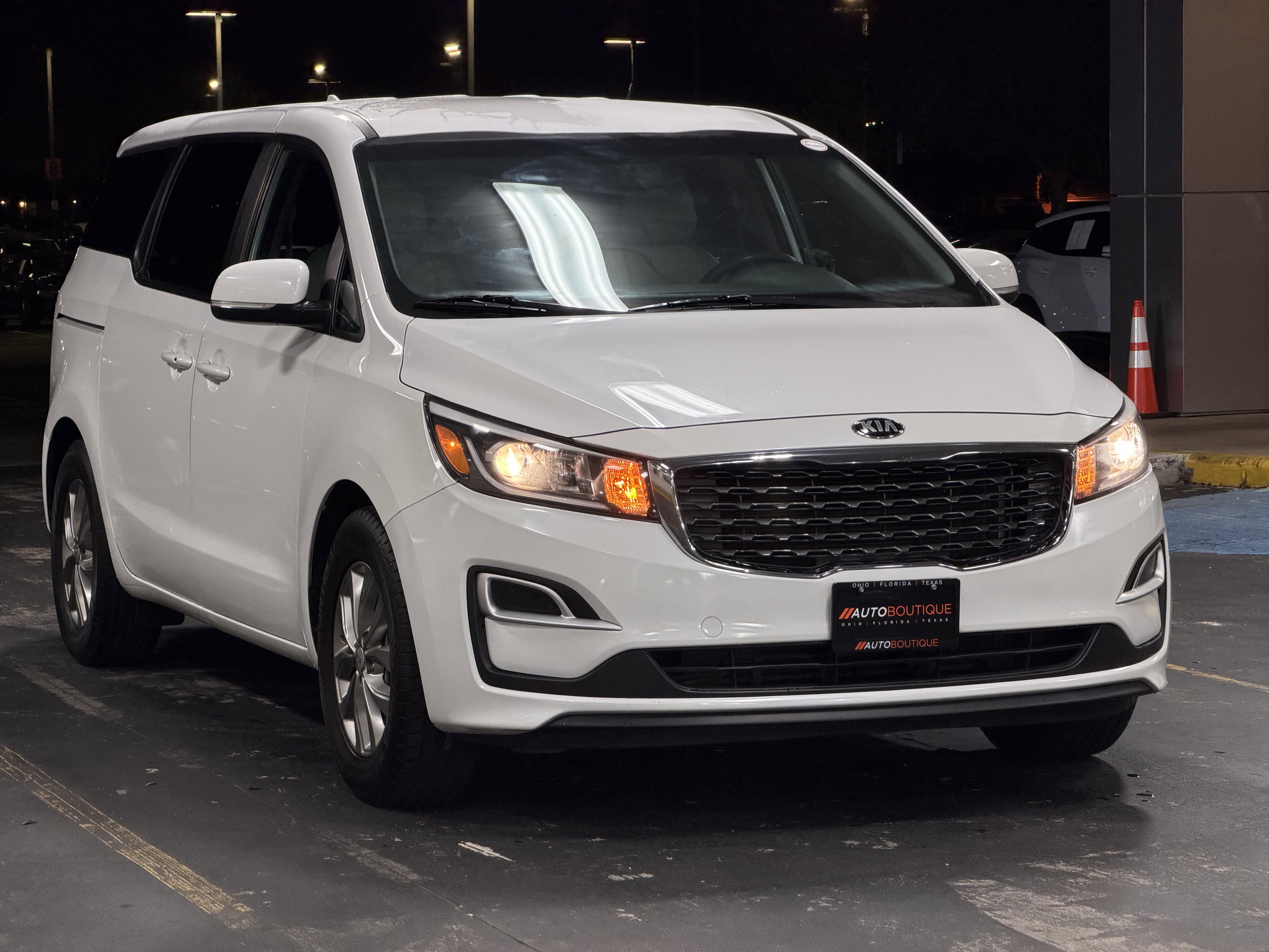 Used 2021 Kia Sedona LX image 3
