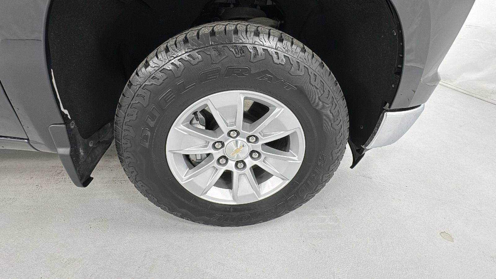 Used 2022 Chevrolet Silverado 1500 LT AWD/4WD image 9