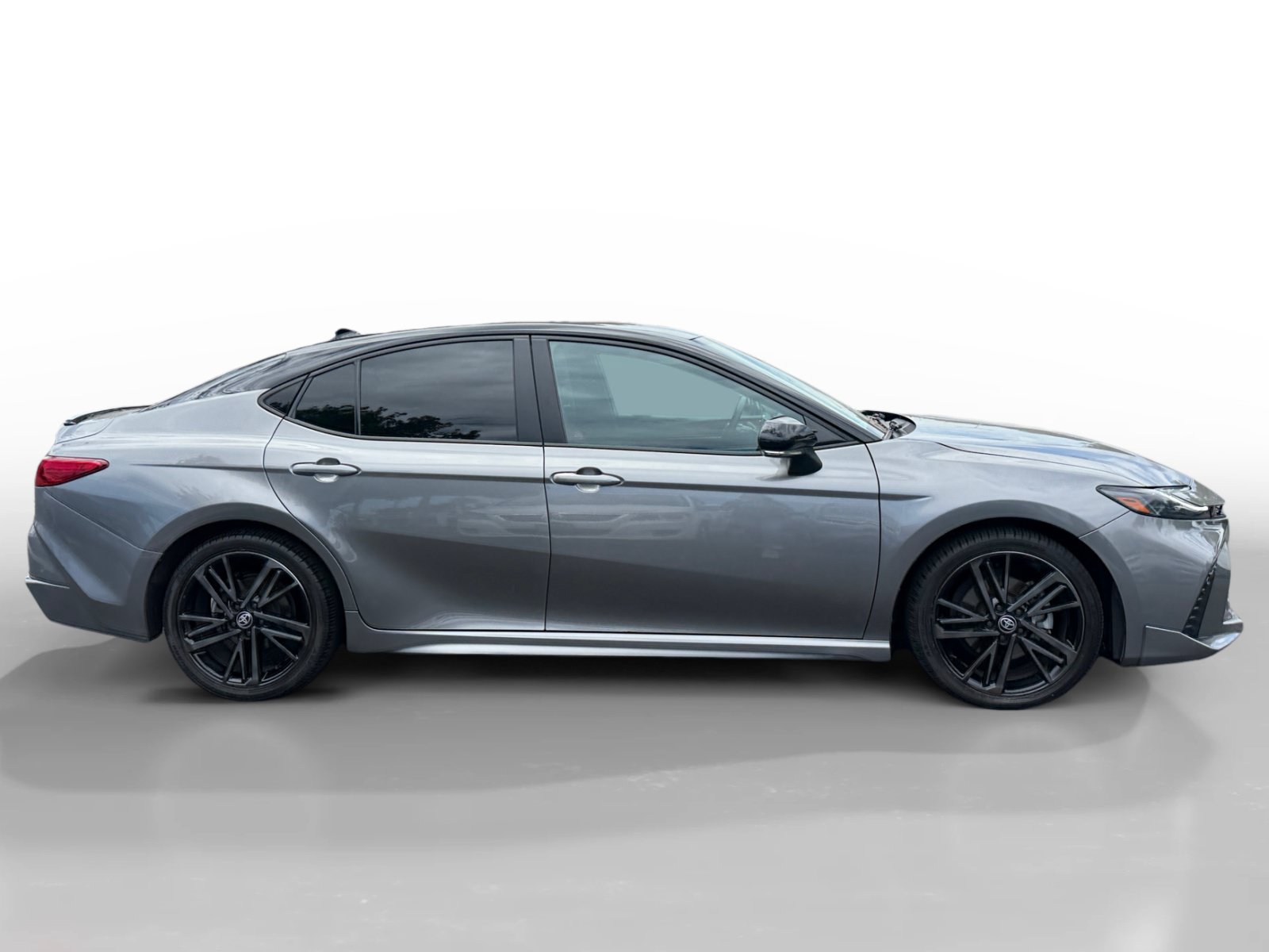 Used 2025 Toyota Camry XSE FWD image 6