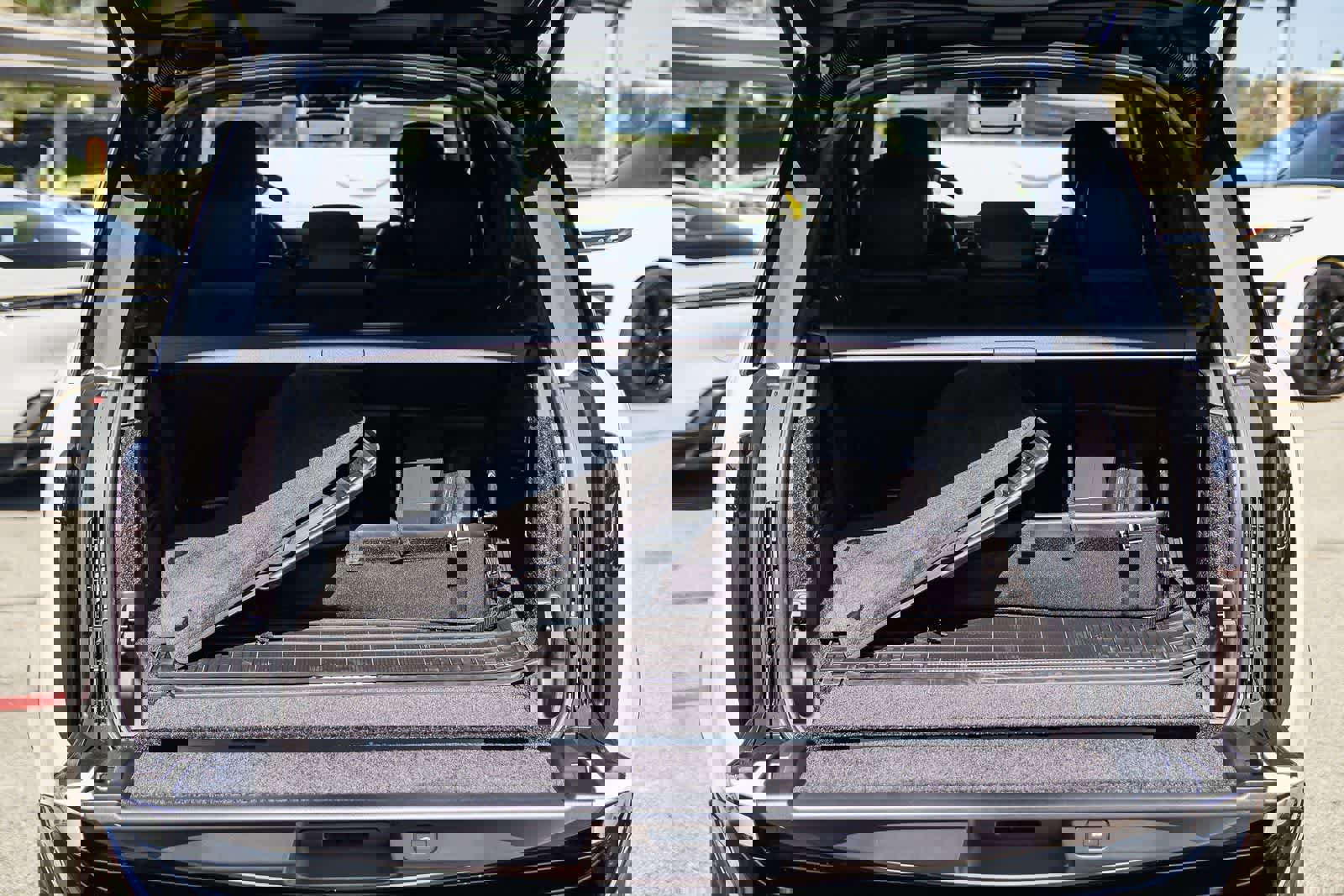 New 2026 Land Rover Range Rover Long Wheelbase SE image 29