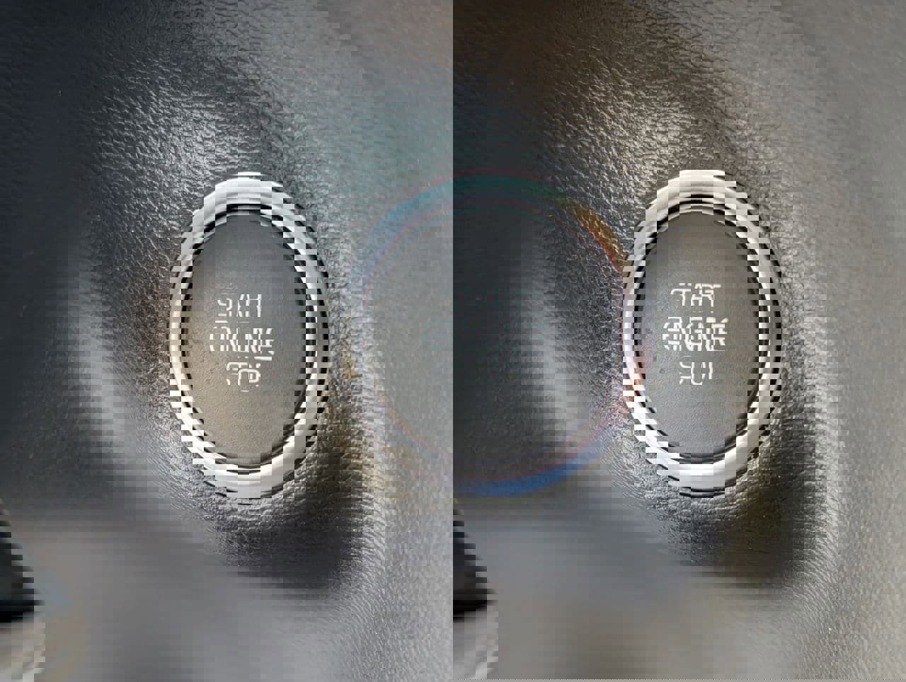 Used 2022 Volvo XC40 T4 Momentum image 17