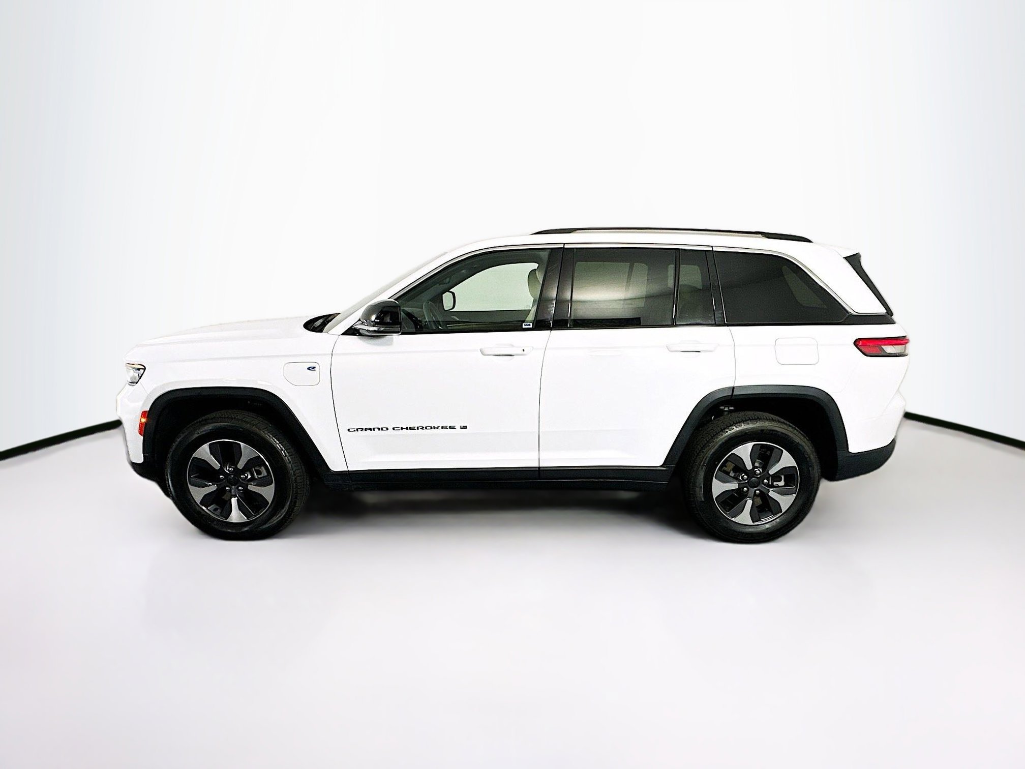 Used 2022 Jeep Grand Cherokee Limited 4xe image 4