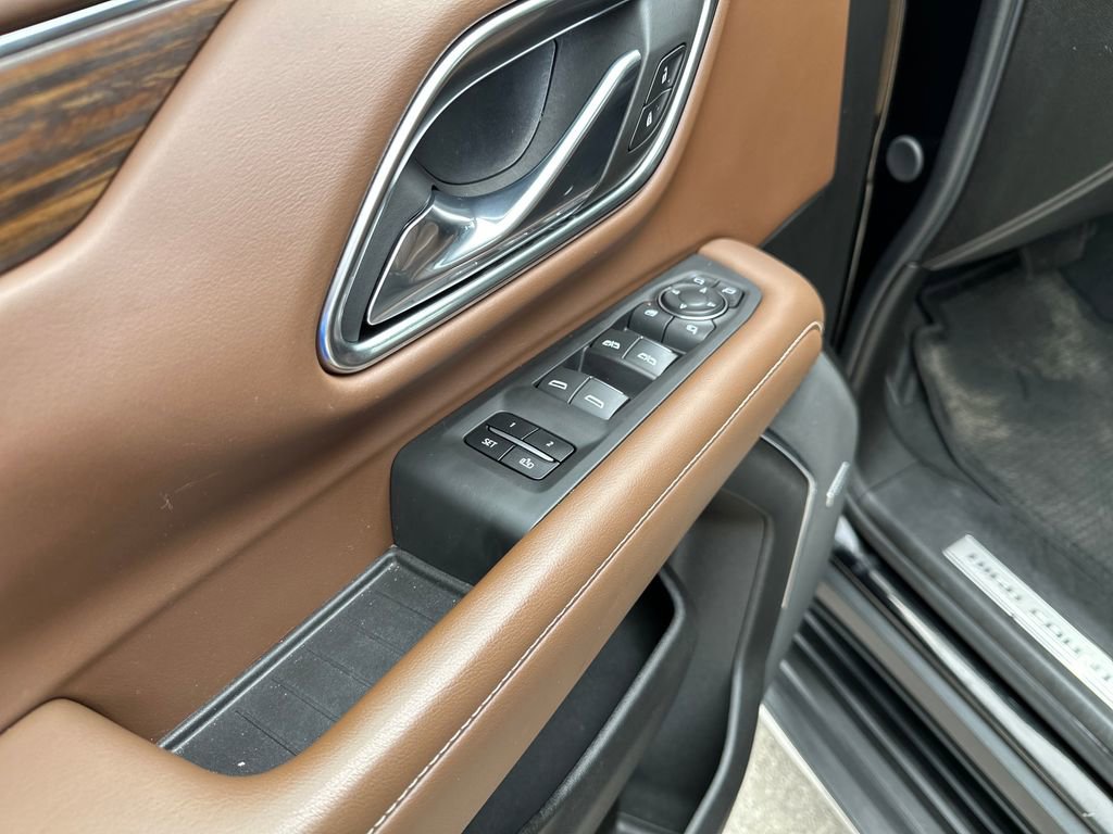 Used 2023 Chevrolet Tahoe High Country AWD/4WD image 19